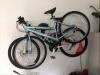 IceToolz lehajtható fali kerékpártartó